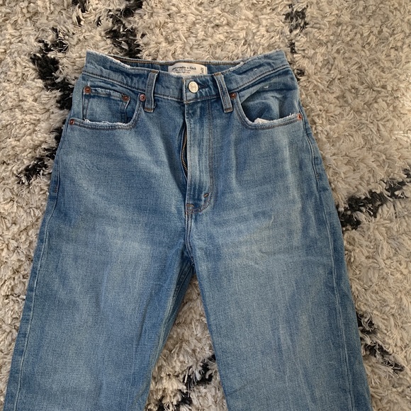 NWOT | Abercrombie & Fitch | Ultra High Rise Ankle Straight Jeans - Picture 7 of 12